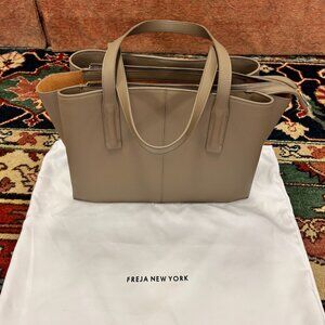 Freja New York Tote Purse NWT